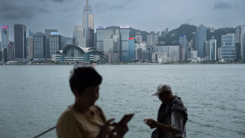 EUA eliminam isenção de tarifas sobre pequenas encomendas da China e Hong Kong