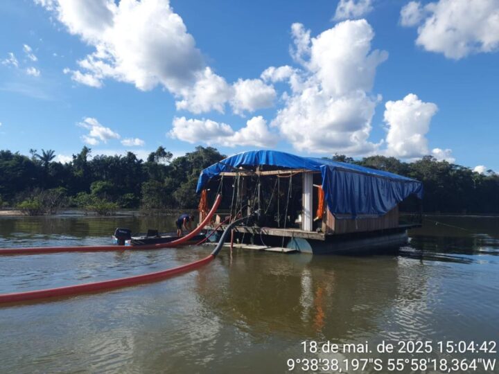 PM Ambiental fecha balsa de garimpo ilegal e apreende madeira irregular em Alta Floresta