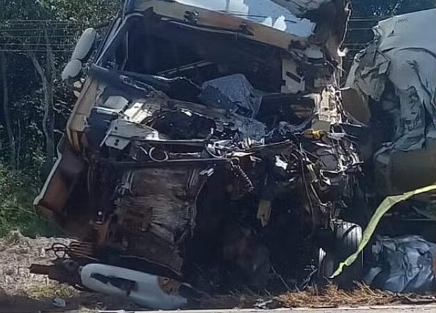 Colisão entre três carretas deixa um morto e dois feridos na BR-163, em Lucas do Rio Verde