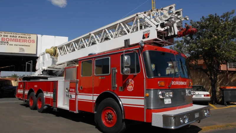 Incêndio atinge prédio comercial na região da Santa Cecília, centro de SP