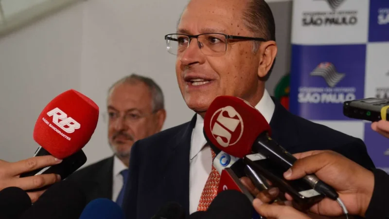 Governo quer reduzir custos do vale-alimentação, diz Alckmin