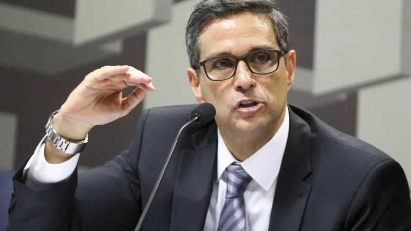 Campos Neto diz que informou Comissão de Ética Pública sobre cargo no Nubank, mas governo nega