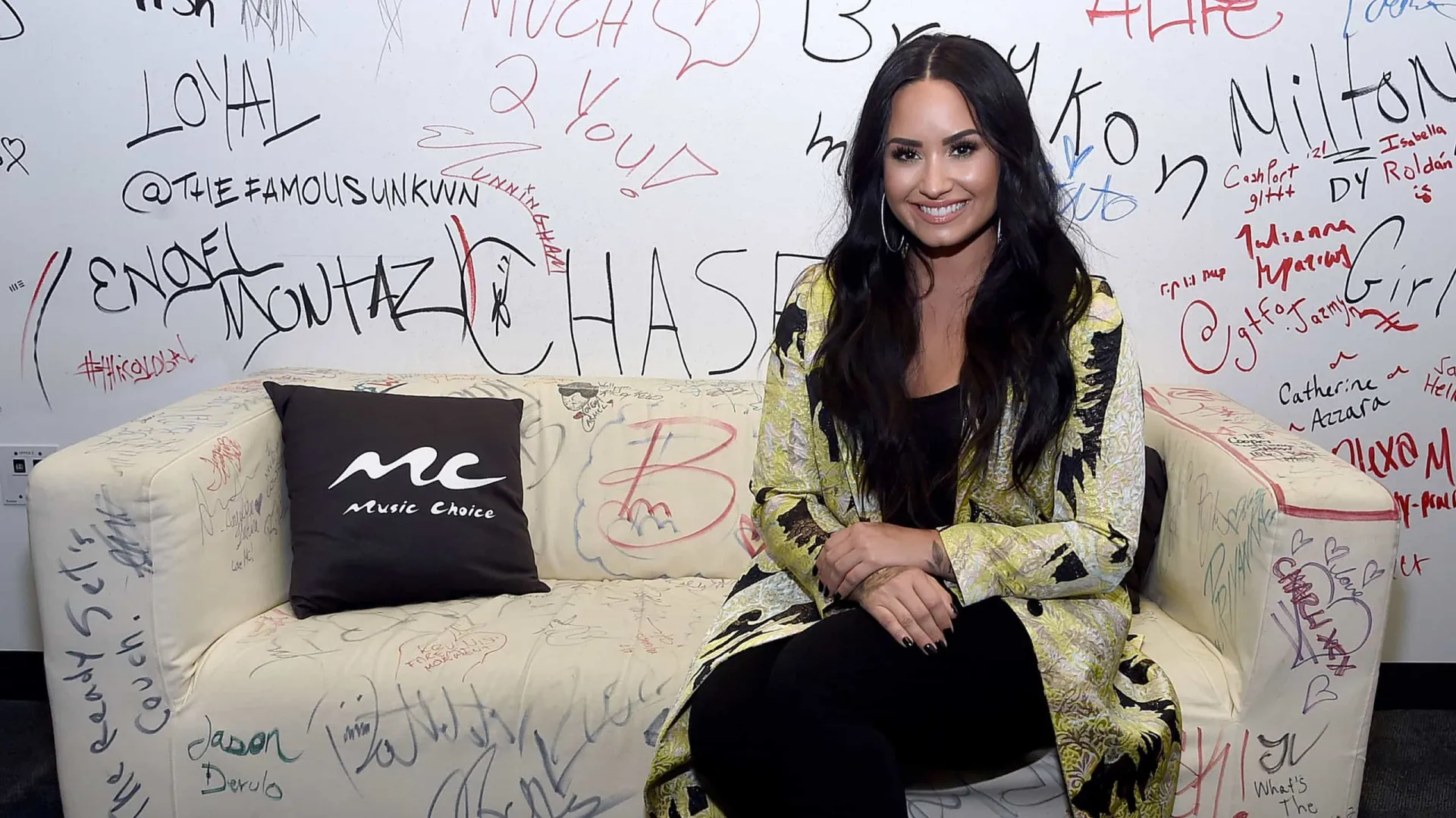 Demi Lovato vai se casar com cantor Jordan Lutes no próximo fim de semana, diz site