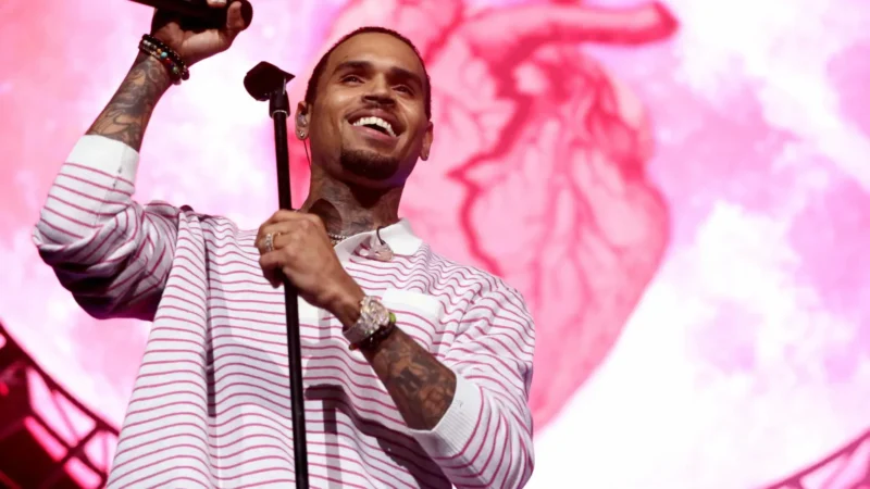 Chris Brown é preso no Reino Unido por suspeita de agressão em boate de luxo