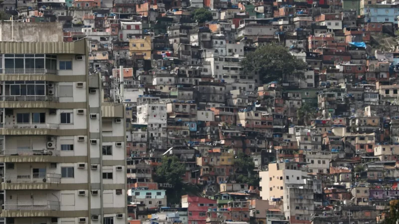 Ex-diretor da Americanas relata dificuldade de emprego e abre bar na Rocinha