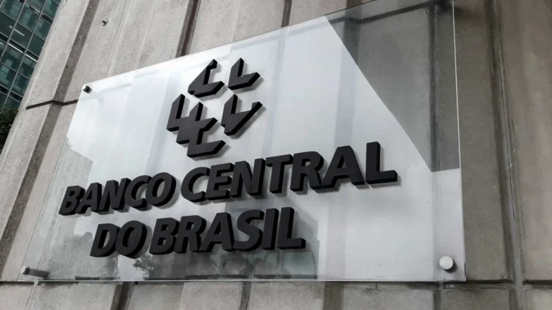Poupança tem saque líquido de R$ 6,418 bilhões em abril, afirma BC