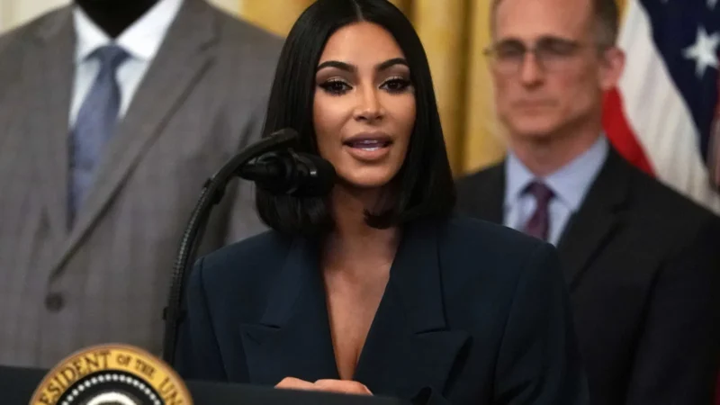 Kim Kardashian diz ter pensado que seria estuprada e morreria em assalto