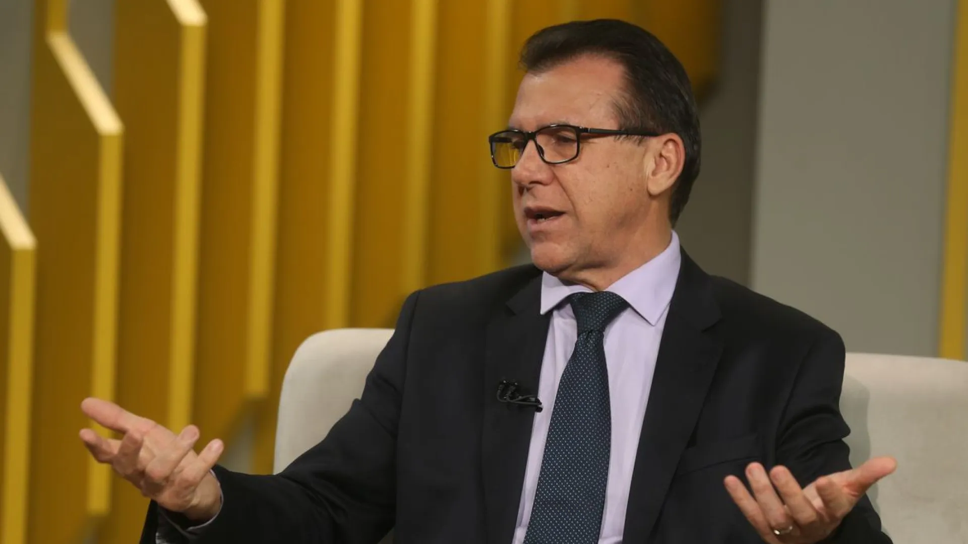 Ministro do Trabalho diz que economia vive ‘mau momento’ com juros e pede fim da escala 6×1