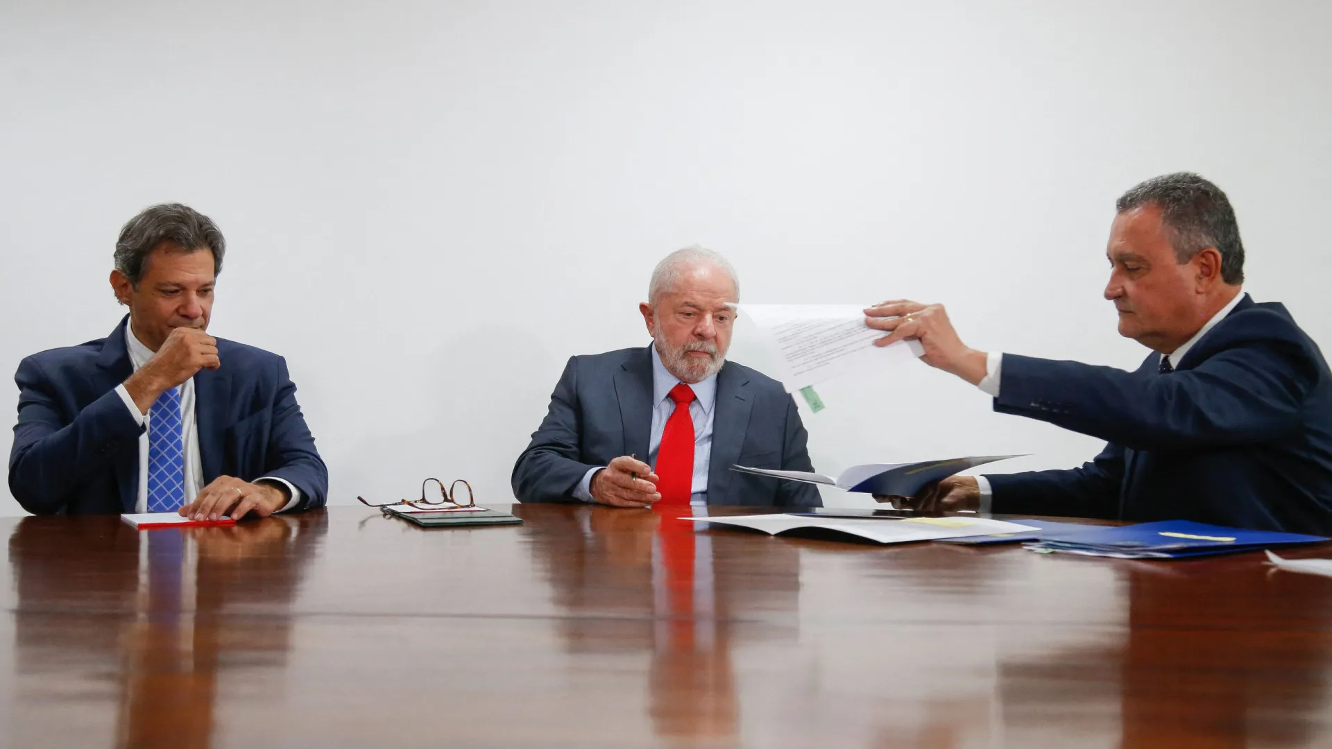 Sob pressão, governo agora admite ‘alternativas’ ao aumento do IOF