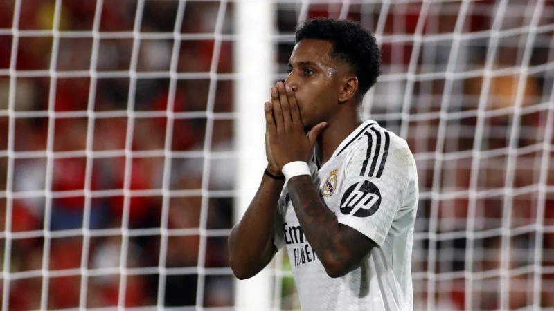 Rodrygo deixa treino com lesão, e Ancelotti comenta recuperação do atacante