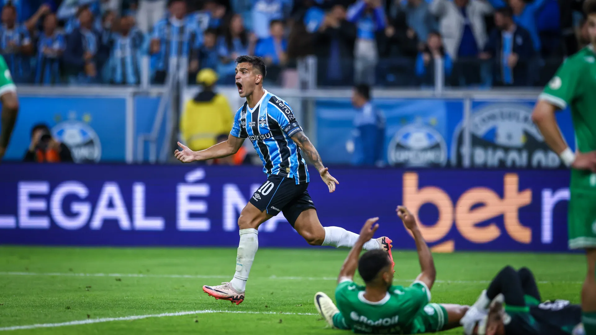 Grêmio e Red Bull Bragantino duelam em momentos distintos e com metas opostas no Brasileirão
