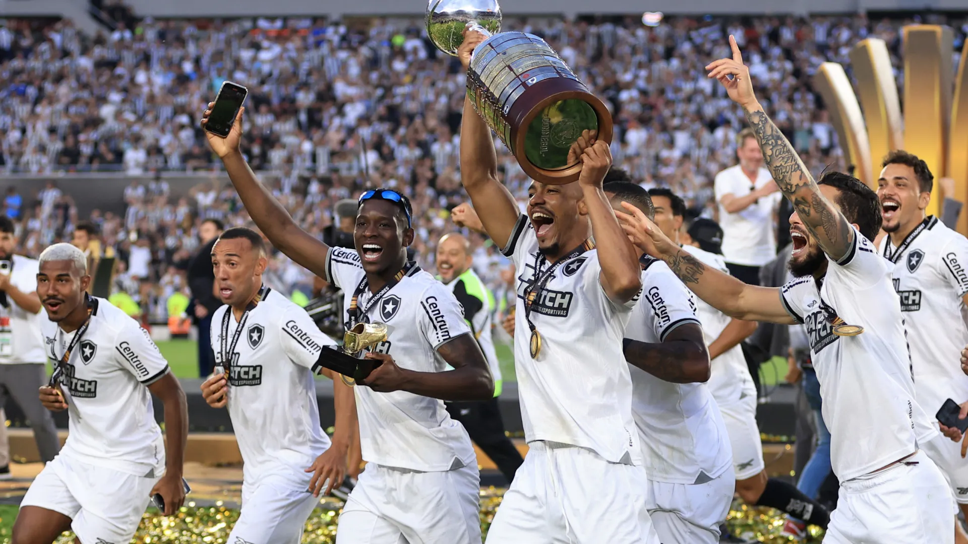 Paiva quer Botafogo campeão mundial e promete ‘bofetada’ em dupla do PSG