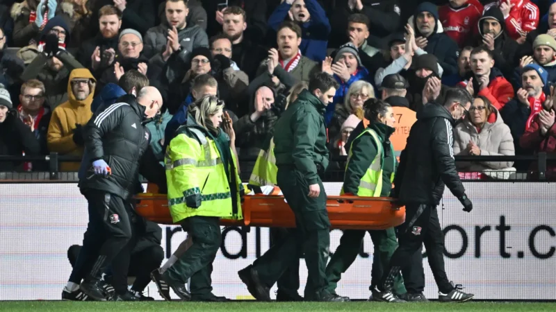 Atacante do Forest é induzido ao coma após lesão grave no abdômen