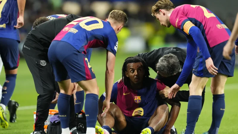 Barcelona confirma lesão muscular e Koundé pode parar por 3 semanas