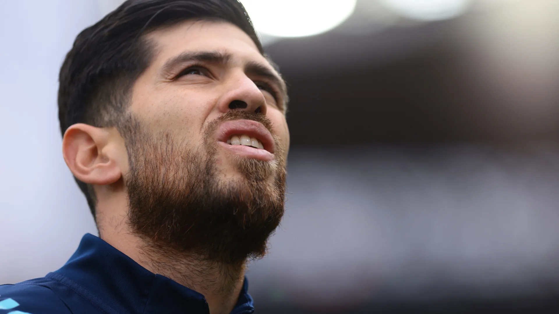 Rossi recebe homenagem do Fla um dia após carro ser alvejado por tiros