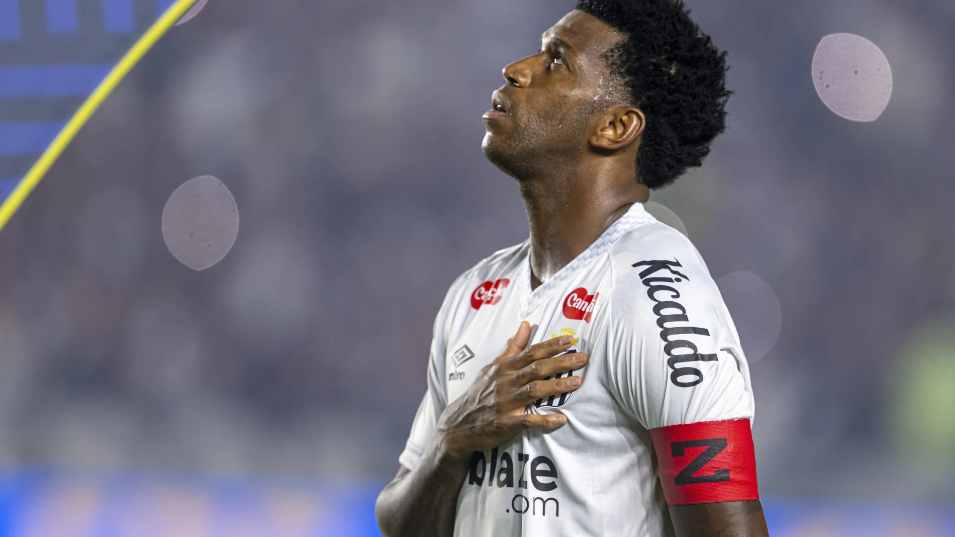 Com problemas familiares, Gil é liberado de treino do Santos