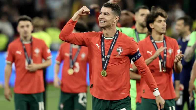 CR7 renova com Al Nassr e fala em preparação para o Mundial