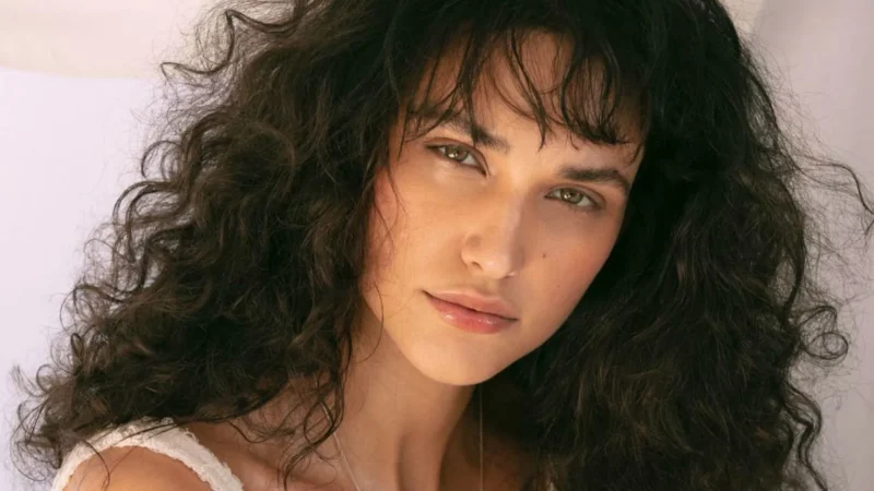 Débora Nascimento diz ao vivo que é bissexual e surpreende