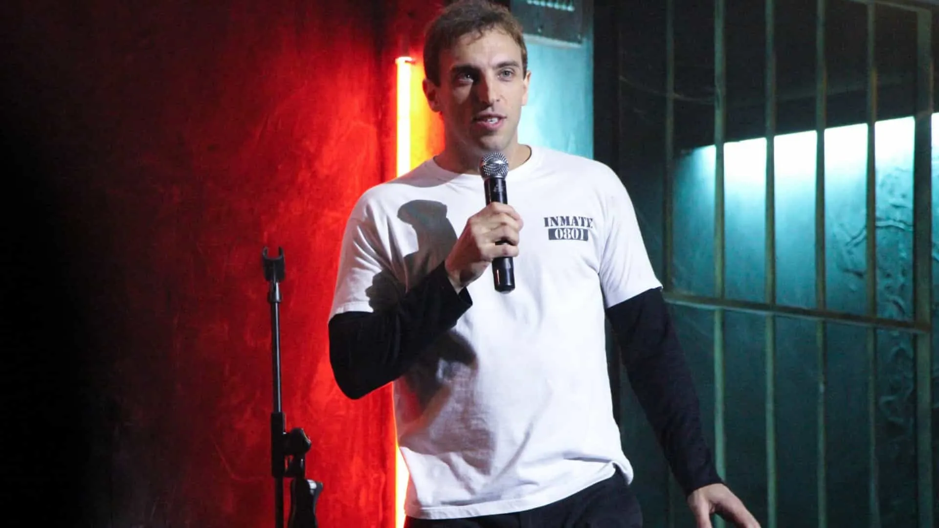 Léo Lins é condenado a 8 anos de prisão por falas preconceituosas em show