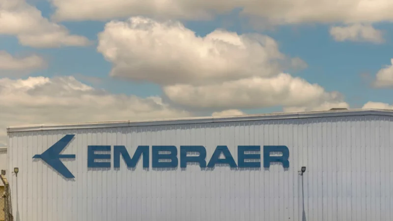 Eve, da Embraer, anuncia acordo de R$ 1,3 bilhão por carros voadores