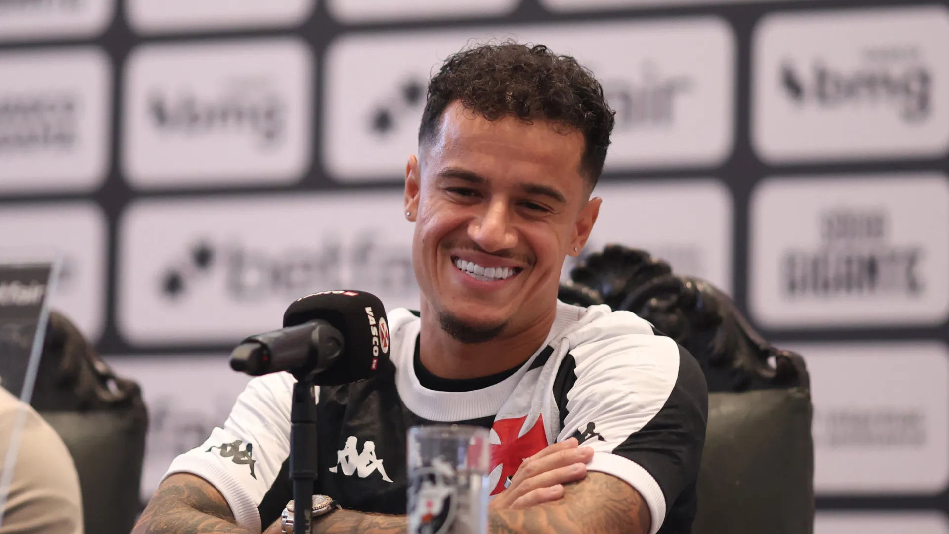 Dirigente atualiza a situação do meia Coutinho no Vasco