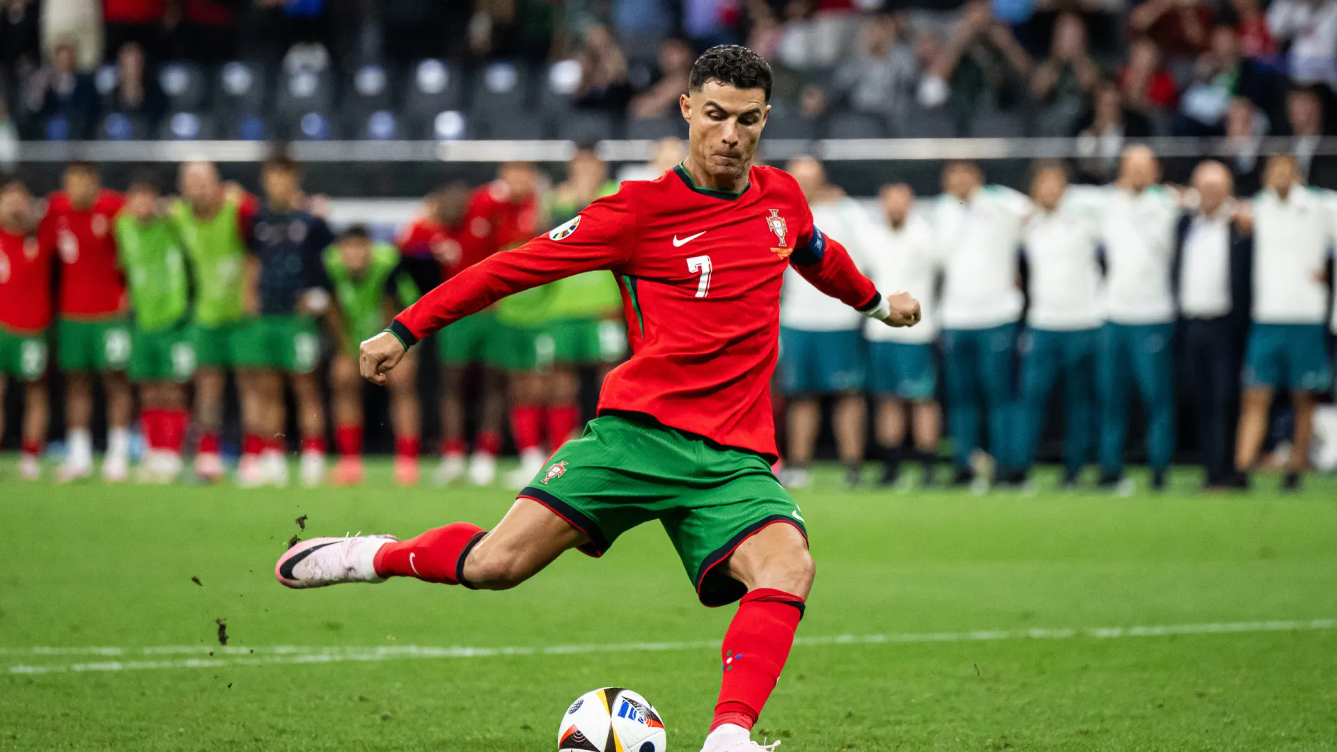 ‘Tenho muitos títulos, mas nada melhor que ganhar por Portugal’, diz CR7