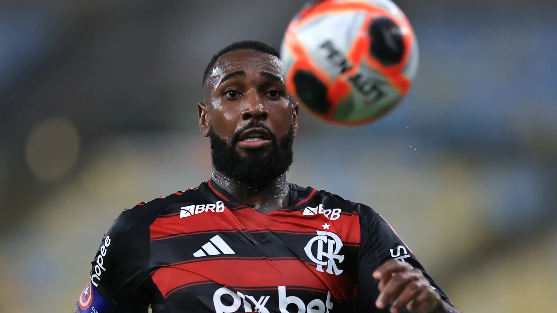 Gerson aceita proposta do Zenit, e Flamengo aguarda pagamento para selar negócio