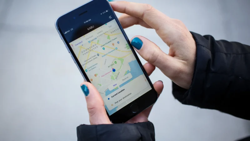 Procon multa Uber e 99 por ofereceram moto por aplicativo após proibição em São Paulo