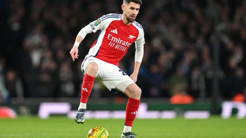 Arsenal anuncia saída de 17 jogadores após fim de contratos