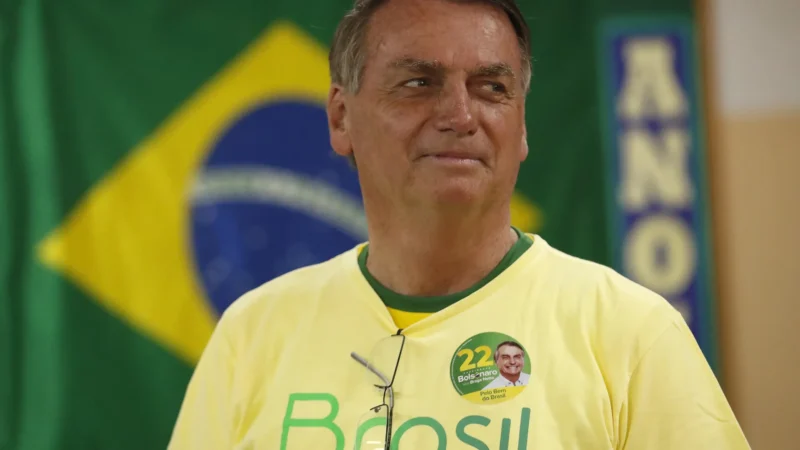 Pix de Bolsonaro para filho nos EUA pode escapar de tributação; entenda os motivos