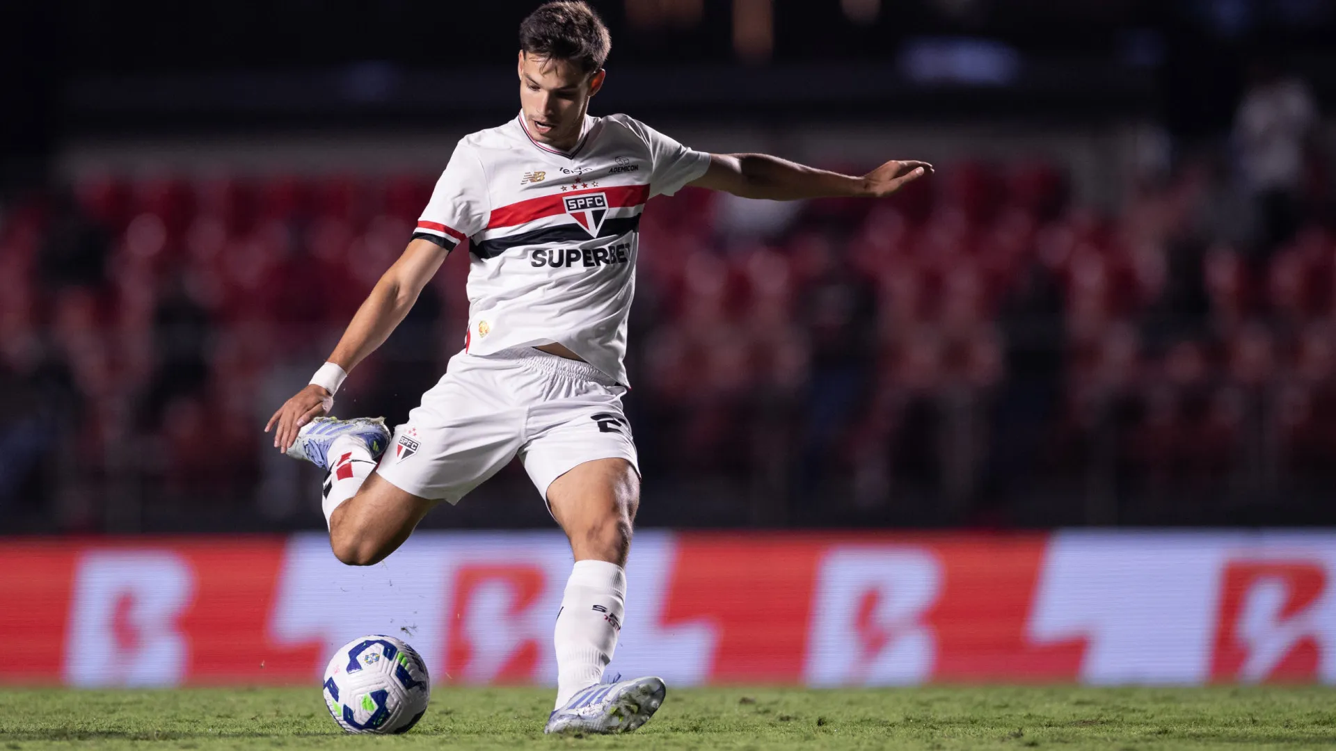 Bobadilla, meia do São Paulo, é indiciado sob suspeita de injúria racial