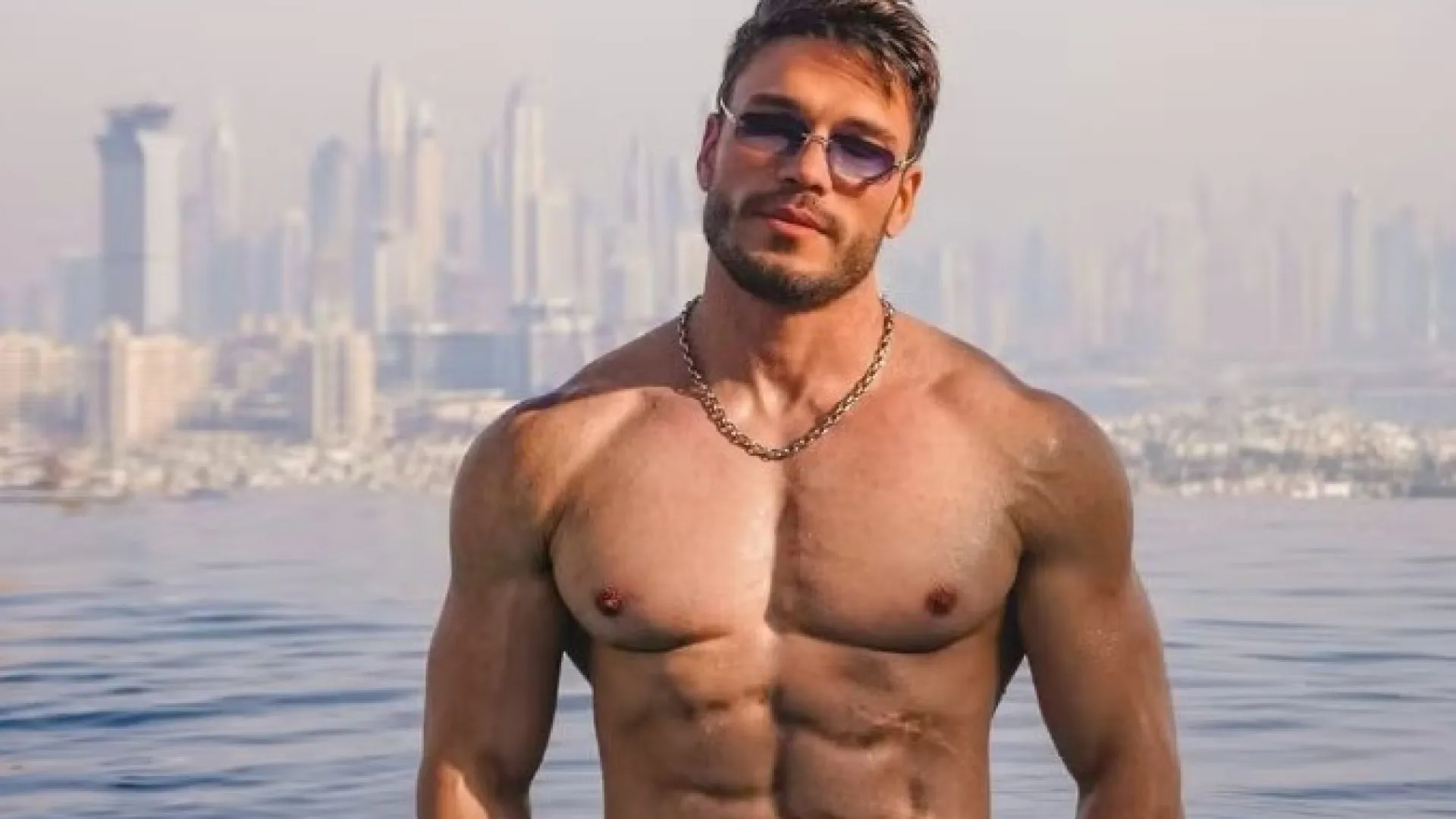 Campeão de ‘A Fazenda’, Lucas Viana é detido em Dubai e pede orações