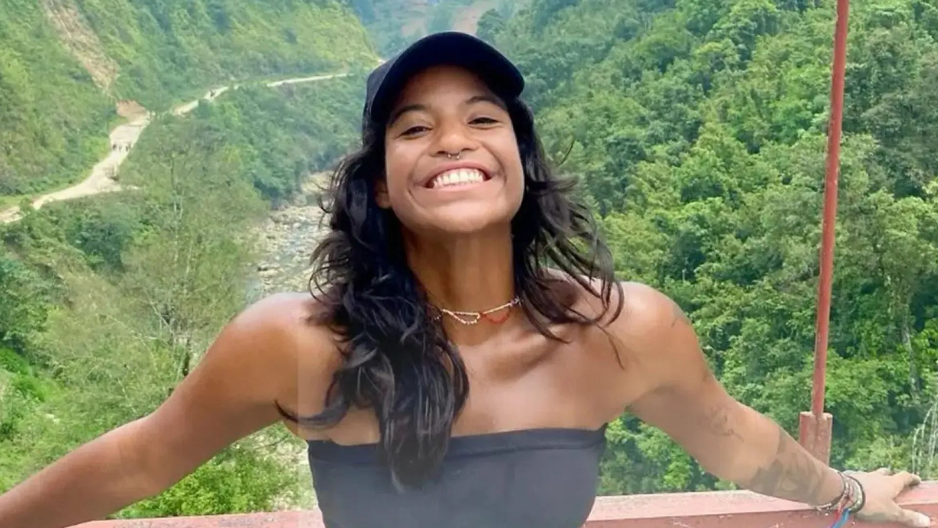 ‘Esses caras mataram minha filha’, diz mãe de brasileira morta em vulcão na Indonésia