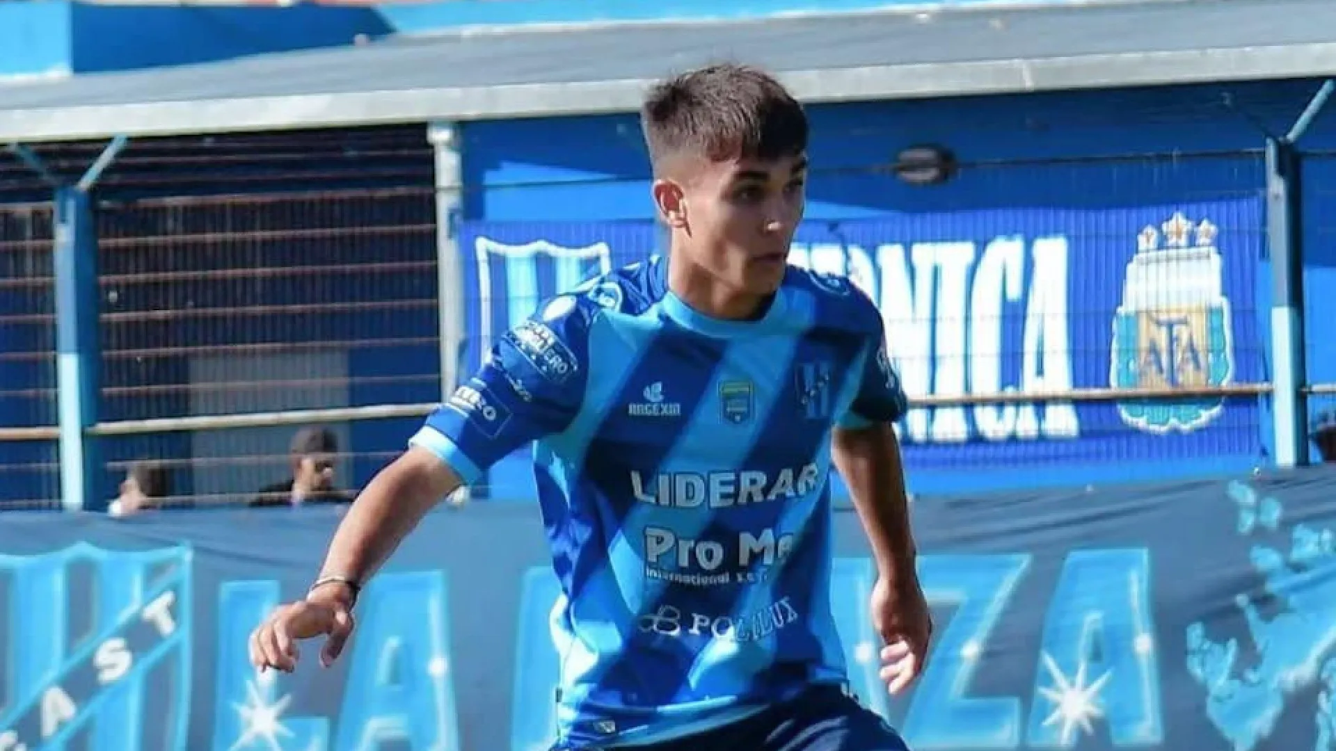 Jogador de 18 anos morre durante cirurgia ao joelho