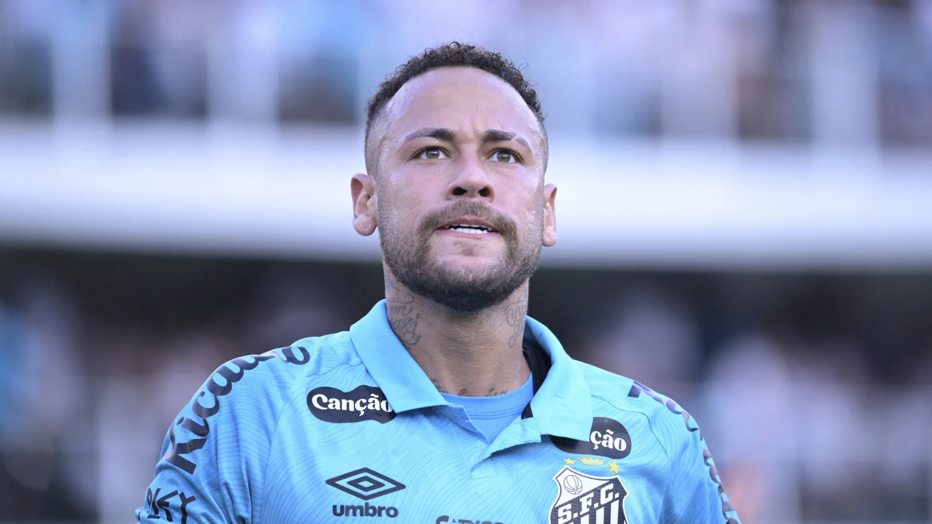 Neymar dá entrevista ‘em família’ e lamenta exposição