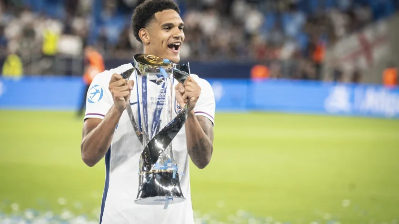 Jarell Quansah troca Liverpool pelo Bayer Leverkusen até 2030