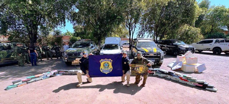 PRF e GEFRON apreendem mais de 279 kg de drogas na BR-070
