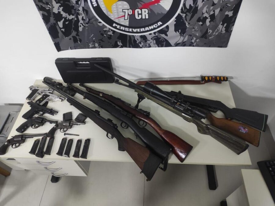PM apreende arsenal de guerra e prende três faccionados em Tangará da Serra