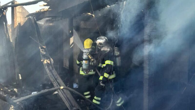 Bombeiros controlam incêndio em residência e evitam propagação em Sinop