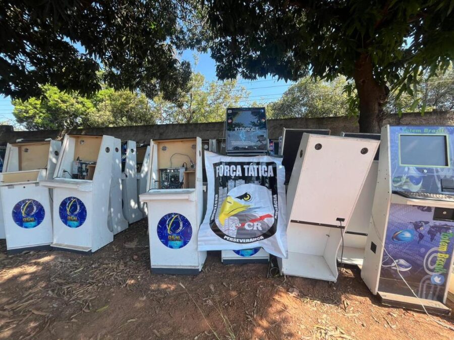Polícia apreende 65 máquinas caça-níquel e prende homem em Rondonópolis