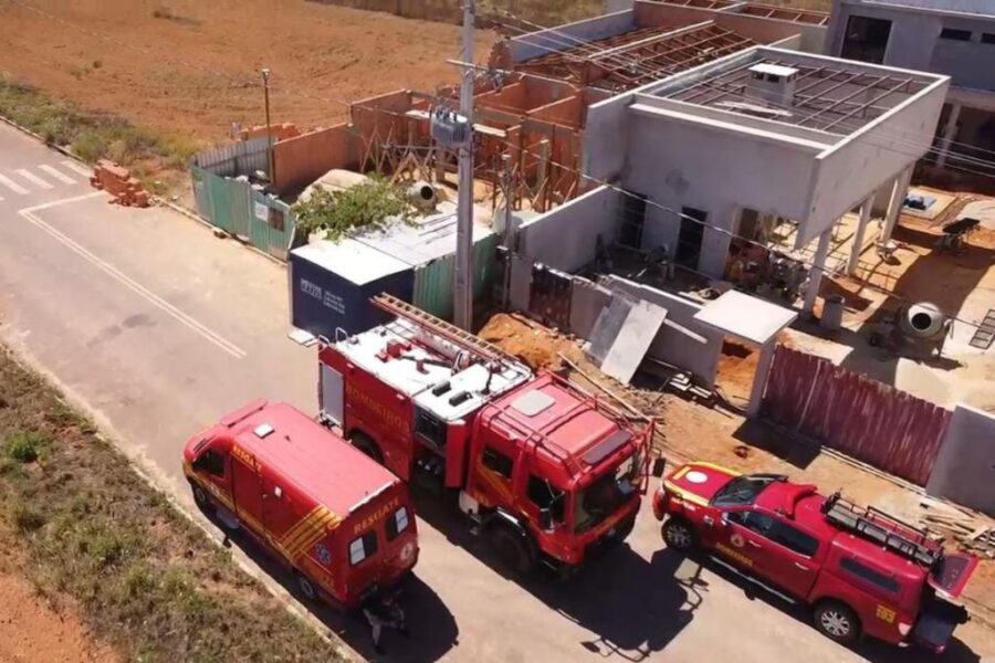 Homem é resgatado por bombeiros após cair em fossa séptica de 4,5 metros em Sinop