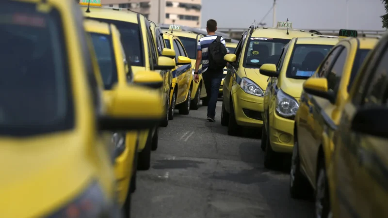 Lula anuncia fim de taxa para taxistas em aceno à categoria
