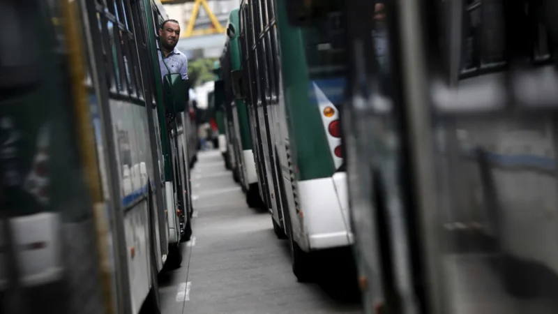 PMs vão trabalhar dentro de ônibus em meio à onda de ataques em SP