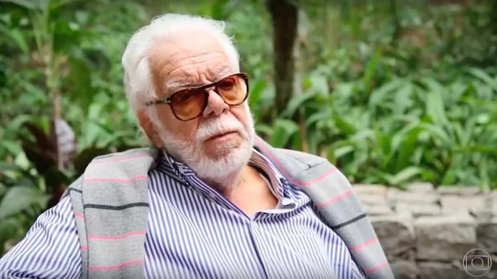 Manoel Carlos está sob cuidados médicos, diz equipe