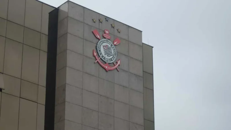 Corinthians adota cautela no mercado, mas tem pressa por novo ponta