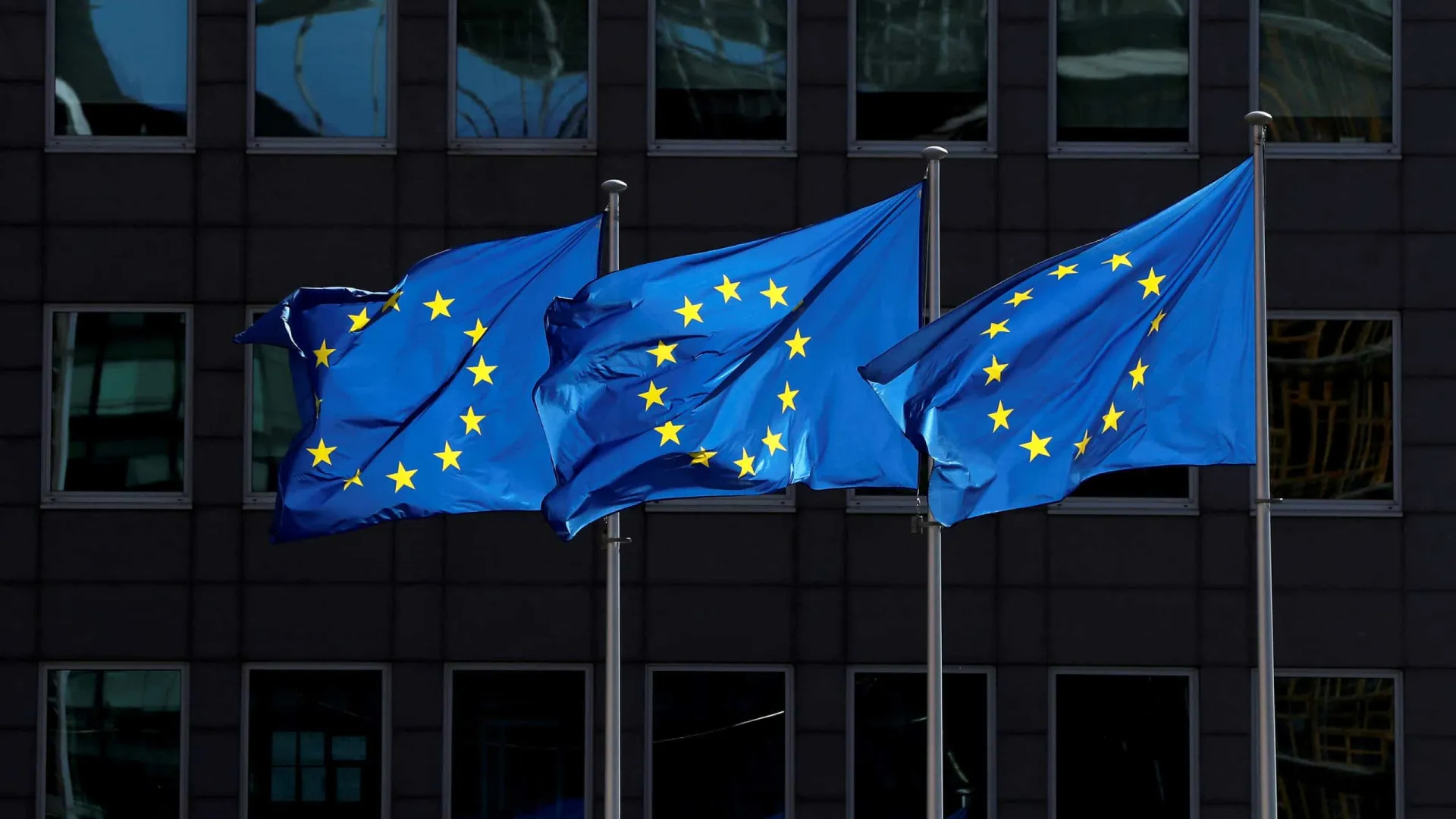 UE ameaça retaliar tarifas de Trump e líderes se unem a Von der Leyen