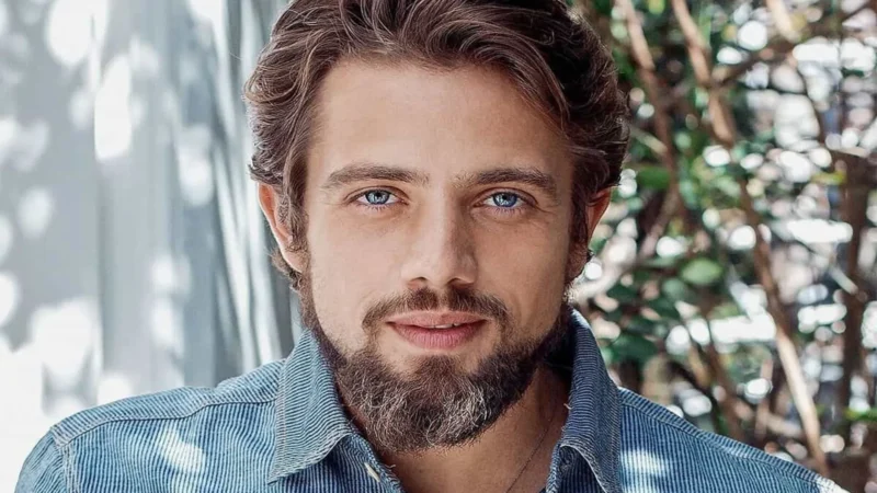 Rafael Cardoso lamenta distância dos filhos