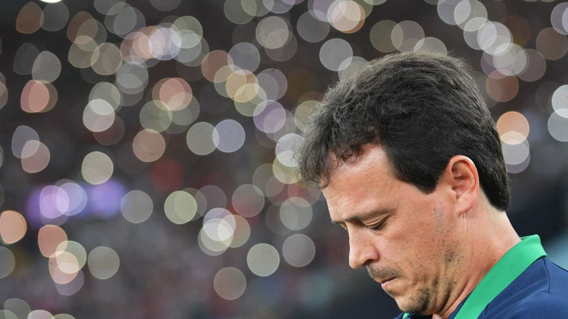 Diniz segue seu inferno astral e vê Vasco acertar menos de passe 1 por min