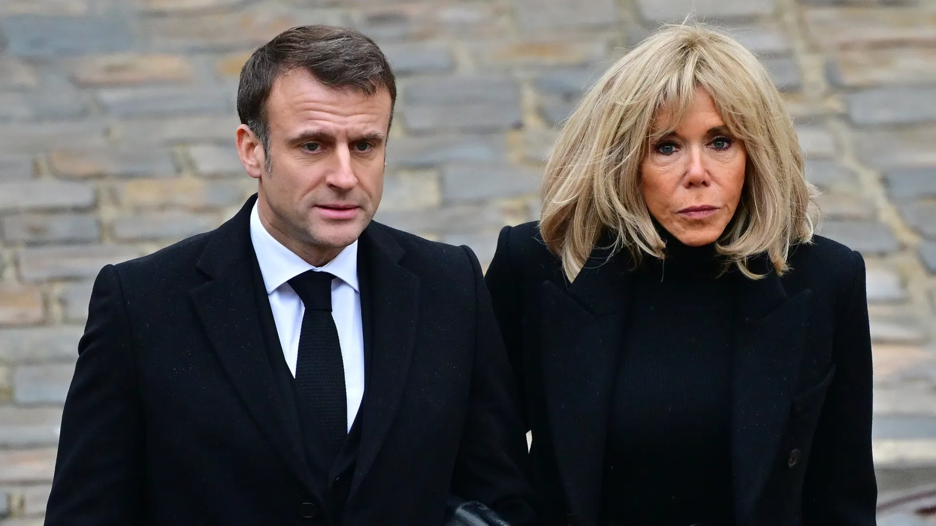 Brigitte Macron chora a morte da irmã e sobrinha em apenas duas semanas