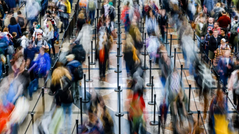 Movimento nos aeroportos brasileiros cresce 10% em 2025